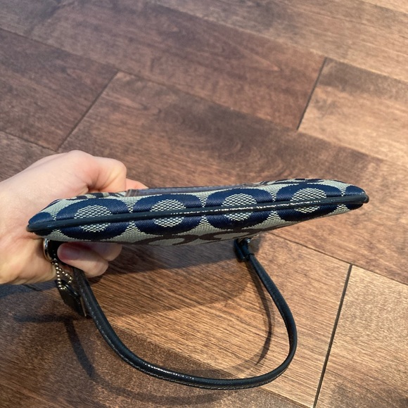 Coach corner zip wristlet - Picture 4 of 5